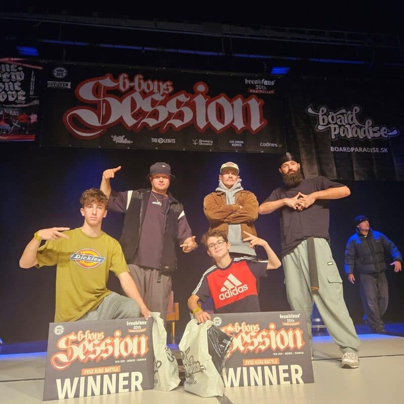 Studenti Prague Breakin School s cedulemi vítězů, Bboy Session